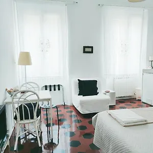https://lucretia-house.it-tuscanyhotel.com