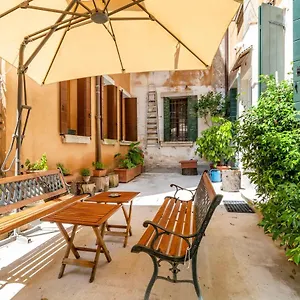 Queen House Garden Appartement