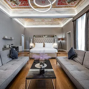 https://martelli-6-suite-and-apartments.it-tuscanyhotel.com