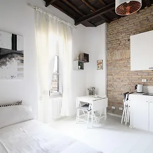 Apartament White Ostilia